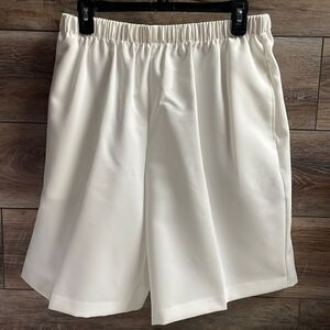 BonWorth Ladies Elastic Waist  Bermuda Style Shorts Large Petite Solid White